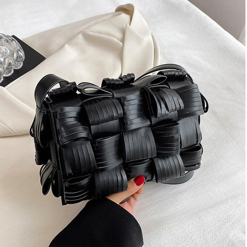 New Trendy Designed Women Handbags 2022 Summer Ladies PU Leather Solid Hollow Out Crossbody Bags Females Tassel Shoulder Bags